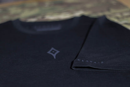 Camiseta Insignia Bajo Contraste