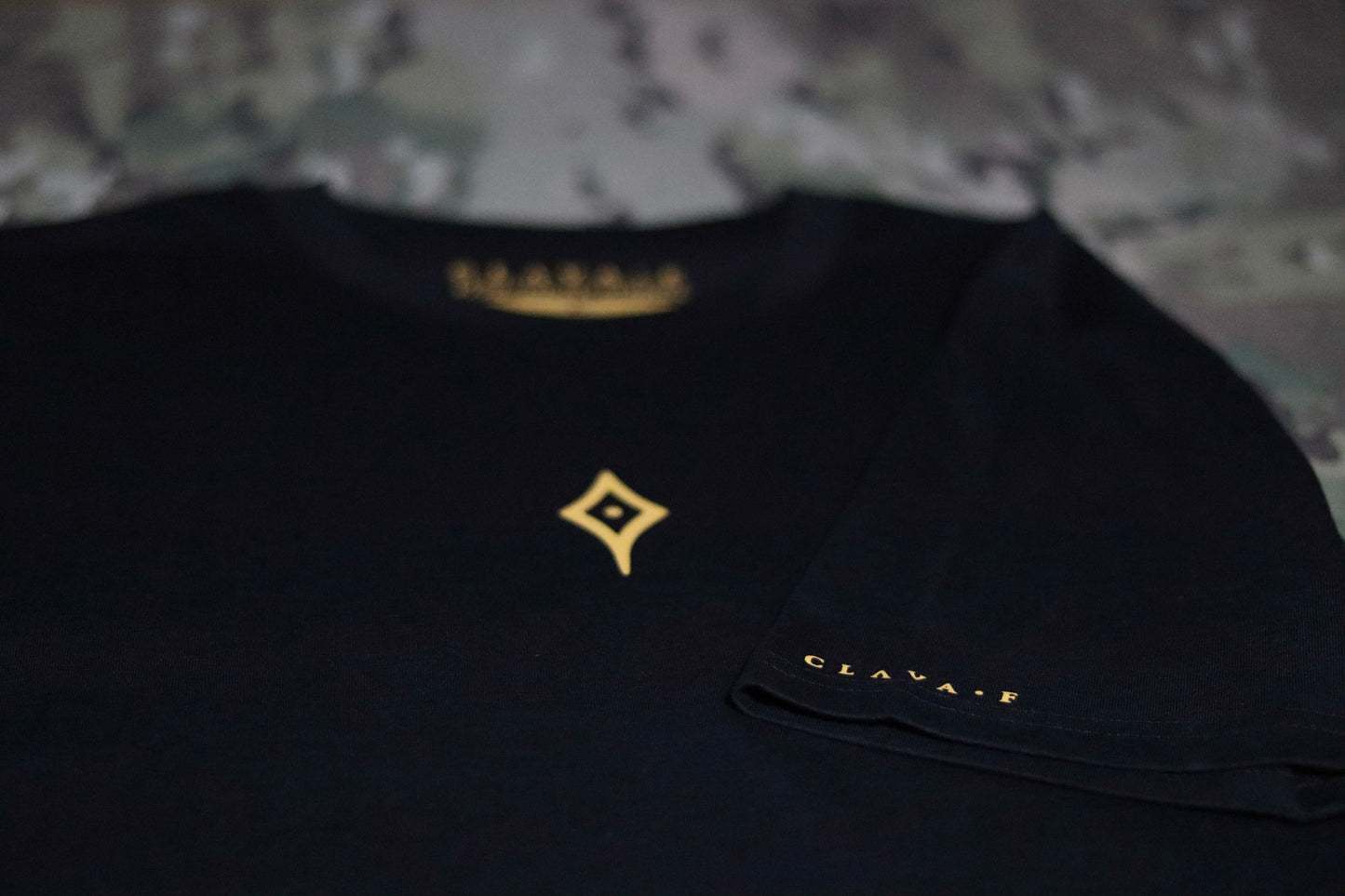 Camiseta Insignia